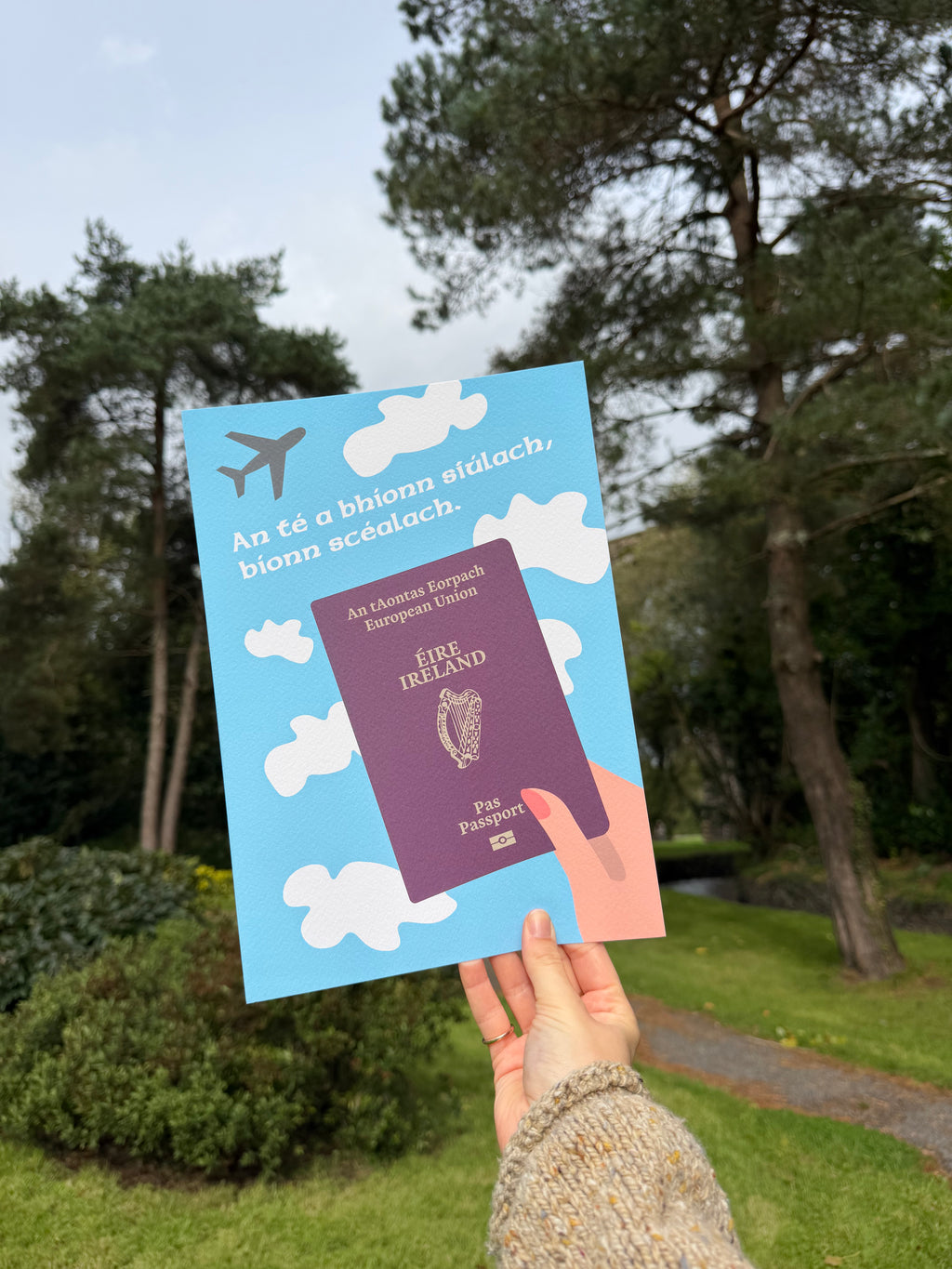 An Té A Bhíonn Siúlach, Bíonn Scéalach  | Irish Seanfhocail Print | Gaeilge Gift